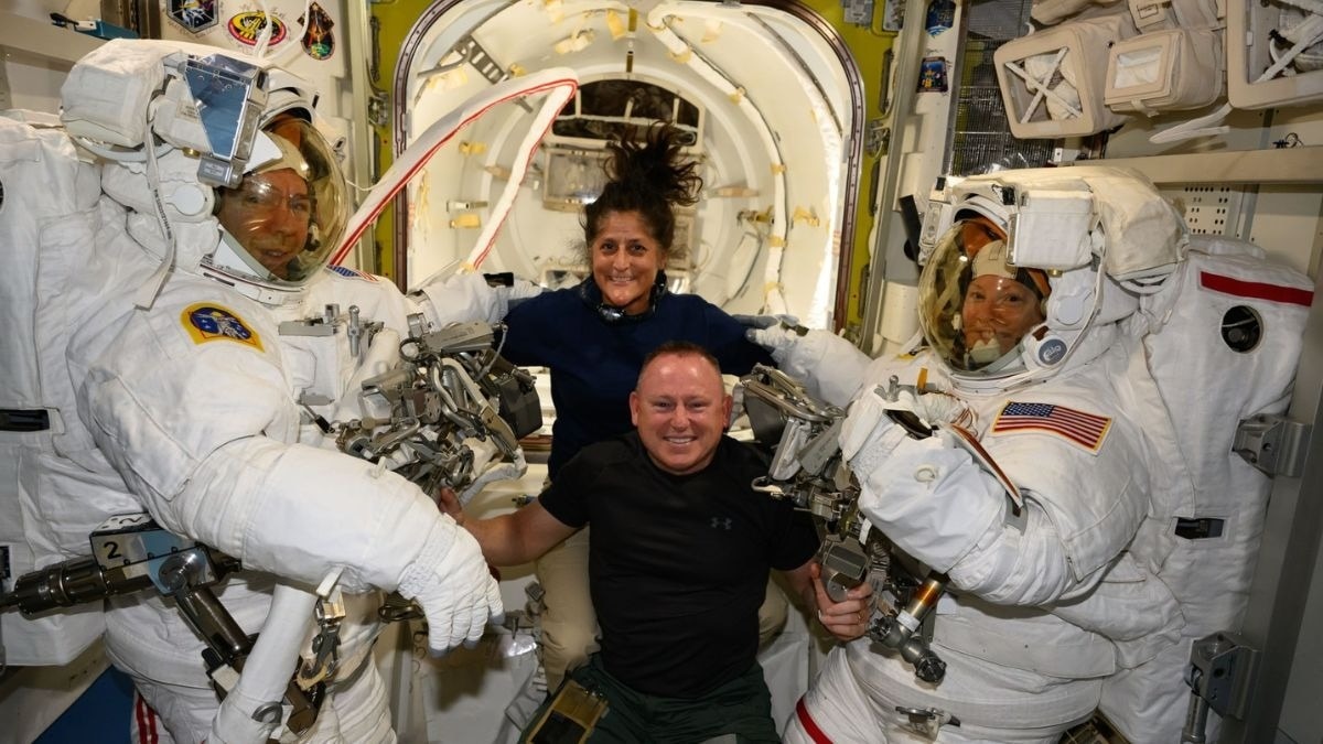 sunita williams dragon spacecraft safe landing risks spacex nasa america international space stationwrwqe