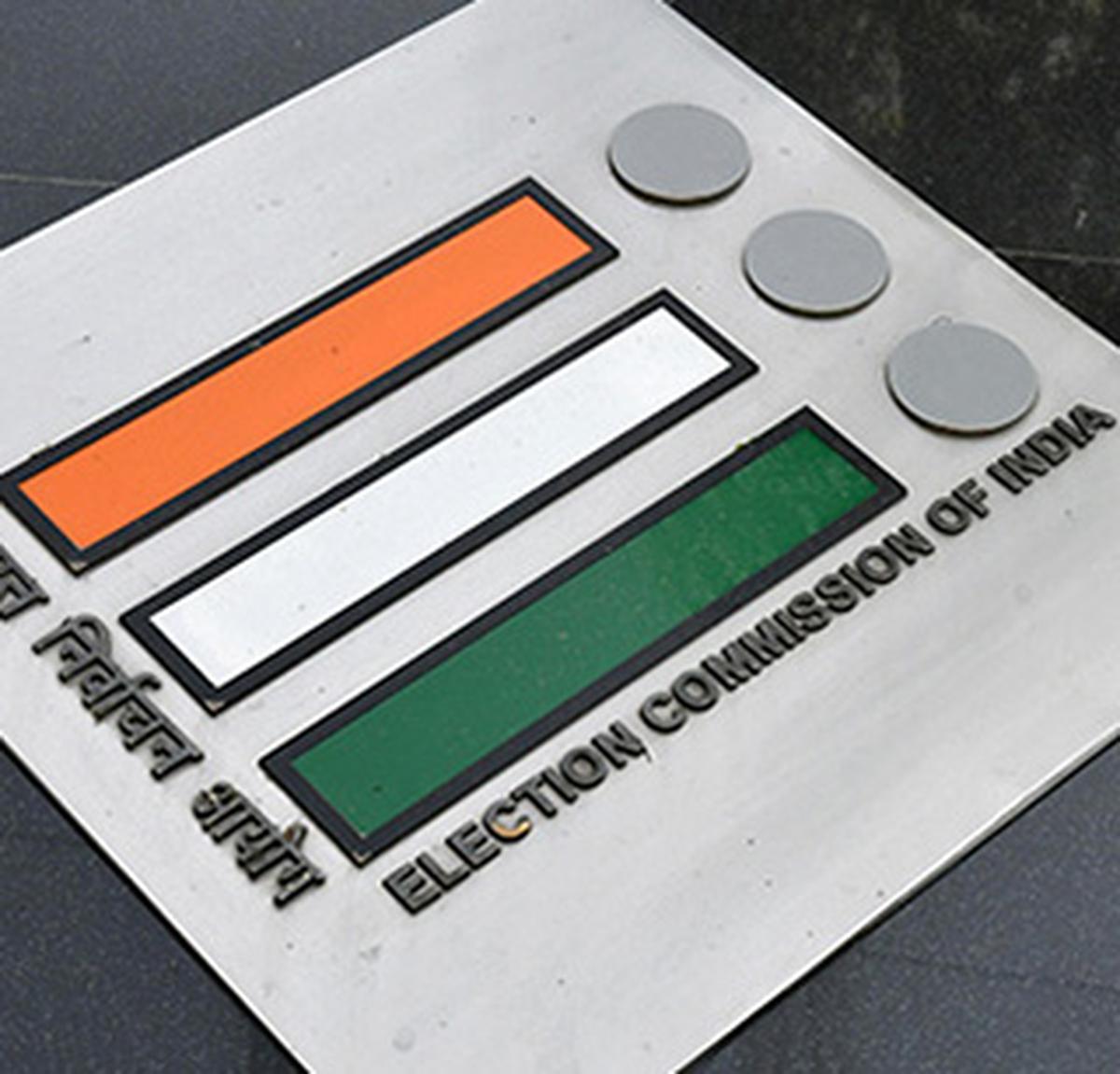 ઈવીએમ પર હવે કલર ફોટો અને ક્લિયર સીરિયલ નંબર, ચૂંટણી પંચે જાહેર કરી નવી ગાઈડલાઈન Color photo and clear serial number now on EVMs Election Commission releases new guidelines