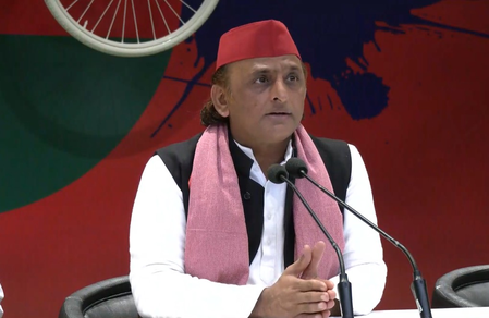 અખિલેશ: SIR મતાધિકાર છીનવનુ ષડયંત્ર, BLO મૃત્યુ મામલે સરકાર પર દબાણ Akhilesh Conspiracy to take away SIR voting rights pressure on government over BLO death