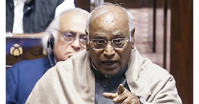 રૂપિયો ઐતિહાસિક રીતે ગબડતાં કોંગ્રેસનો મોદી સરકાર પર આર્થિક નીતિ અંગે પ્રહાર Congress attacks Modi government over economic policy as rupee plunges to historic low