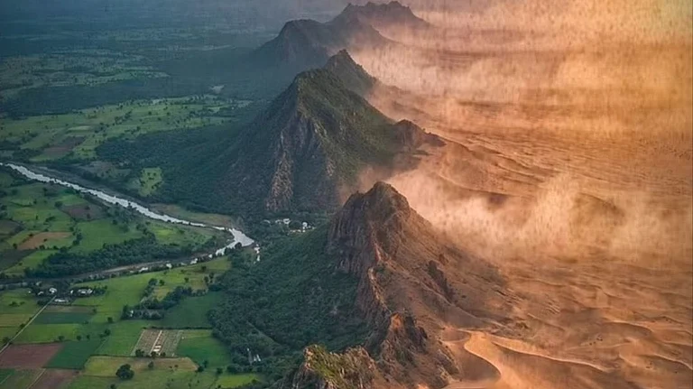 સ્ટડીનો ખુલાસો: અરવલ્લીનો ૩૧% વિસ્તાર જોખમમાં, ખનનથી ભૂગર્ભ જળ અને પર્યાવરણ પર ખતરો Study reveals 31 of Aravalli area at risk mining poses threat to groundwater and environment