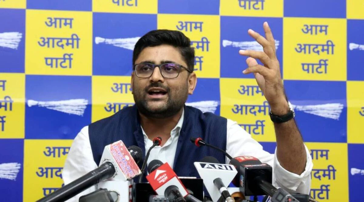 ગોપાલ ઇટાલિયાએ ગુજરાત સરકારના ચાર લાખ કરોડના બજેટ પર પ્રશ્નો ઉઠાવ્યા GARVI GUJARAT 12