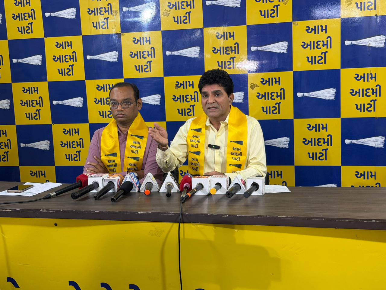 Aam Aadmi Party ગુજરાતમાં સ્થાનિક સ્વરાજની ચૂંટણી માટે 10 સભ્યોની રાજ્ય ચૂંટણી સમિતિ ઘોષિત, ઇસુદાન ગઢવી અધ્યક્ષ GARVI GUJARAT 9