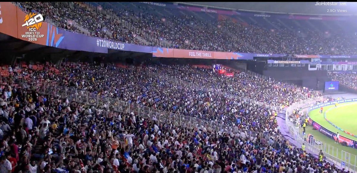 અમદાવાદના નરેન્દ્ર મોદી સ્ટેડિયમમાં ભારત-સાઉથ આફ્રિકા T20 મેચ: ફેન્સ ઉમટી ભીડ જમાવી India South Africa T20 match at Narendra Modi Stadium in Ahmedabad Fans throng in huge crowd