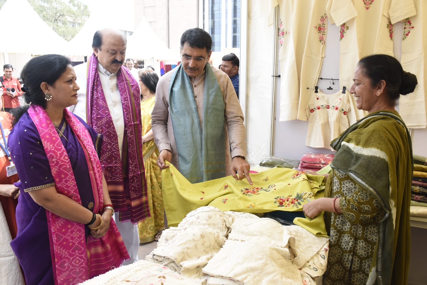 Gujarat Legislative Assemblyમાં ‘મહિલા આર્ટ એન્ડ ક્રાફ્ટ ફેસ્ટિવલ’નો પ્રારંભ garvi gujarat 4 6