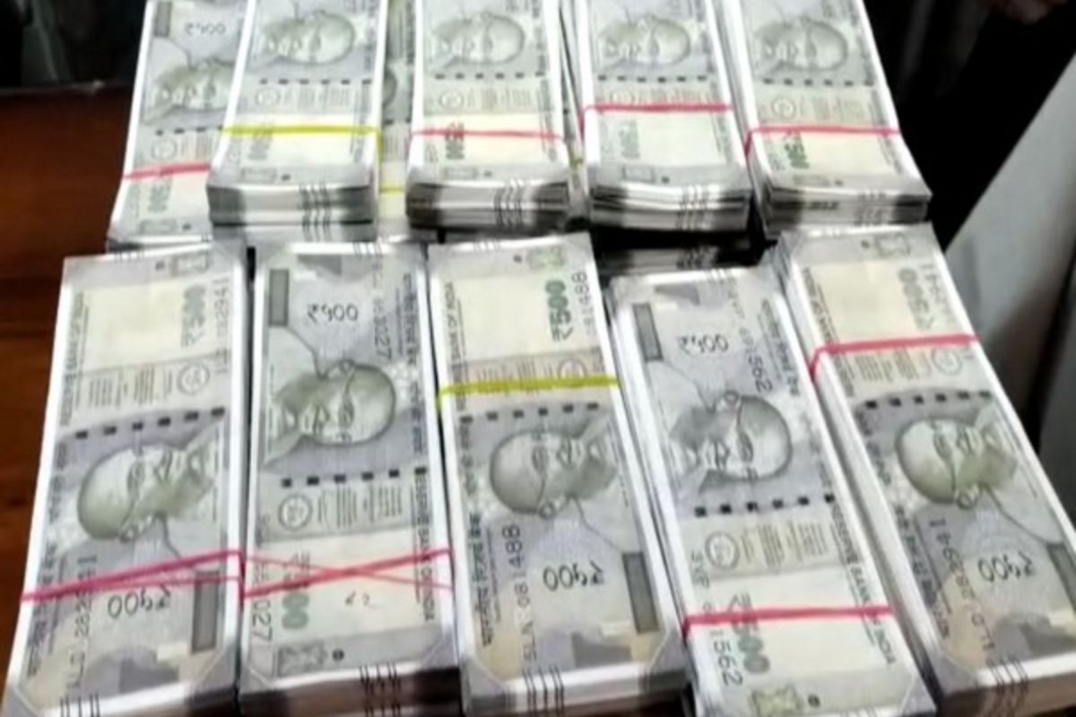 અમૃતસર સરહદે પાકિસ્તાન દ્વારા ડ્રોનથી નકલી નોટો લાવવામાં આવી, બે લાખની જપ્ત Deputy Chief Minister Brajesh Pathak 89