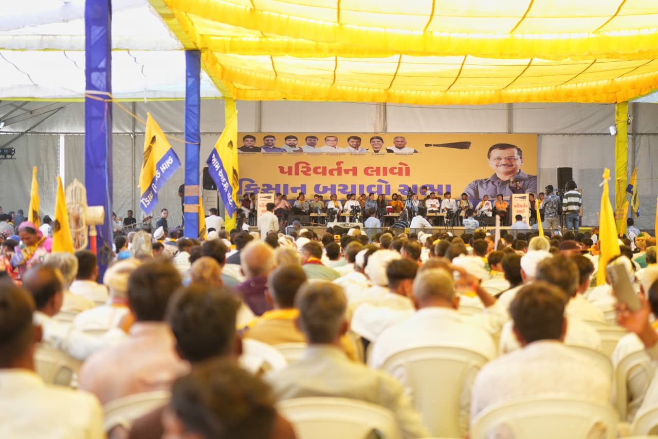 ગાંધીનગરમાં “પરિવર્તન લાવો, કિસાન બચાવો” યાત્રાનું સમાપન, અરવિંદ કેજરીવાલે ખેડૂતો માટે અવાજ ઉઠાવ્યો 1 GARVI GUJARAT 1 7