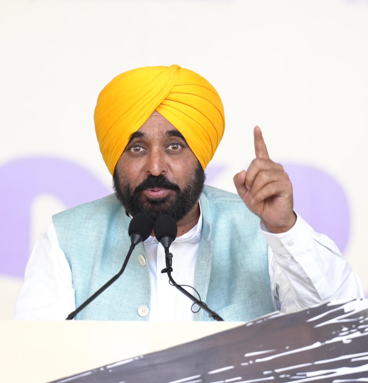 આમ આદમી પાર્ટી અમરેલીમાં ‘વિજય વિશ્વાસ સભા’ યોજી, કેજરીવાલ-ભગવંત સભામાં સંબોધન 8 GARVI GUJARAT 10 1