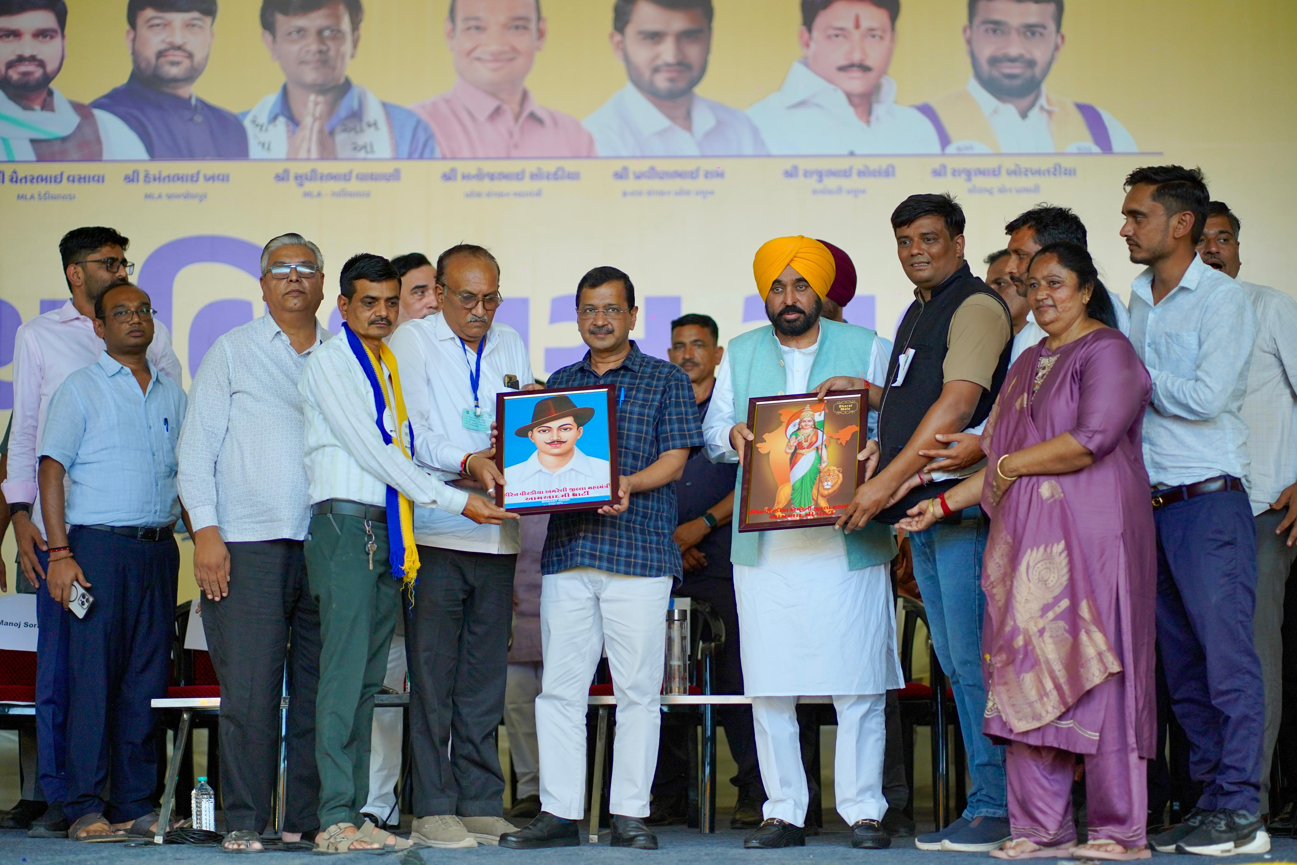 આમ આદમી પાર્ટી અમરેલીમાં ‘વિજય વિશ્વાસ સભા’ યોજી, કેજરીવાલ-ભગવંત સભામાં સંબોધન GARVI GUJARAT 11 1