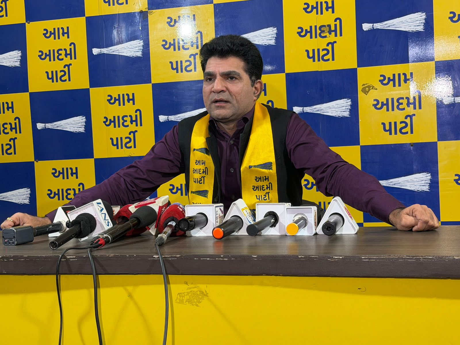 ઈસુદાન ગઢવી: અરવિંદ કેજરીવાલ અને ભગવંત માનનો ગુજરાત 4 દિવસનો ચૂંટણી પ્રવાસ કાર્યક્રમ જાહેર GARVI GUJARAT 11