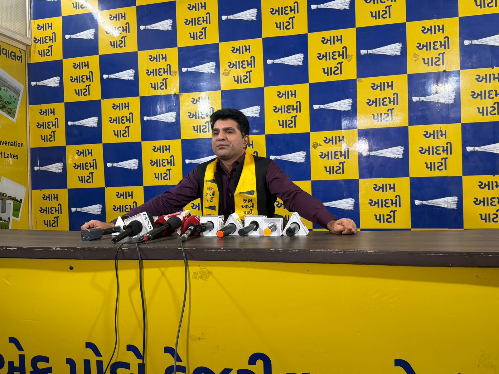 ઈસુદાન ગઢવી: અરવિંદ કેજરીવાલ-ભગવંત માન ગરીબ-આદિવાસી મુદ્દાઓ પર સભા, ઉમેદવારો ટૂંકમાં જાહેર GARVI GUJARAT 12