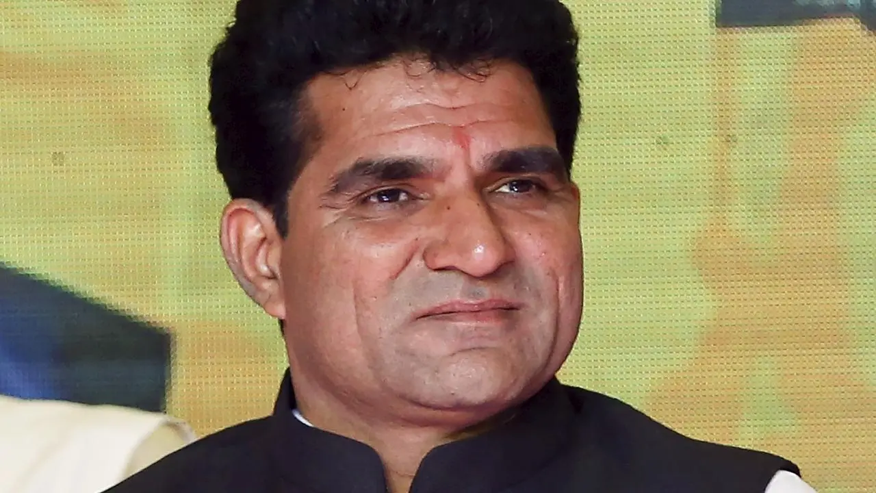 IPS અત્યાચાર મુદ્દે ઈસુદાન ગઢવીનો આક્રોશ, સરકારને કડક કાર્યવાહી નહીં તો આંદોલનની ચેતવણી GARVI GUJARAT 33