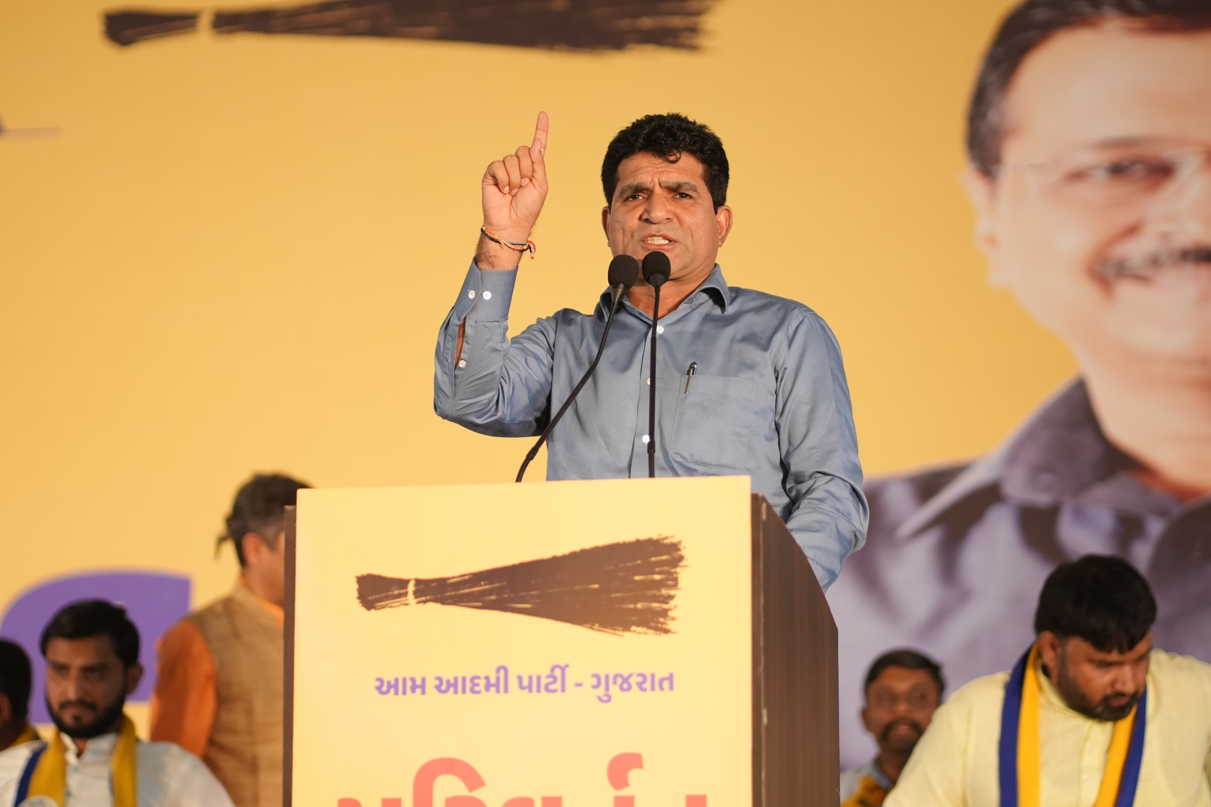 ગાંધીનગરમાં “પરિવર્તન લાવો, કિસાન બચાવો” યાત્રાનું સમાપન, અરવિંદ કેજરીવાલે ખેડૂતો માટે અવાજ ઉઠાવ્યો 2 GARVI GUJARAT 9