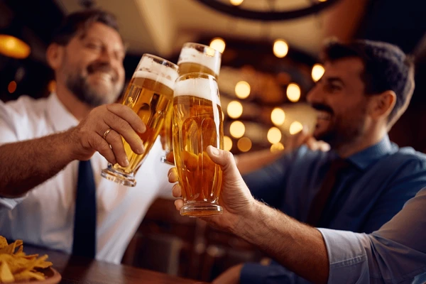 સ્પેનમાં લંચ બ્રેકે બિયર પીવાથી નોકરી ગઈ, કોર્ટથી 50 લાખ વળતર મળ્યું GARVI GUJARAT