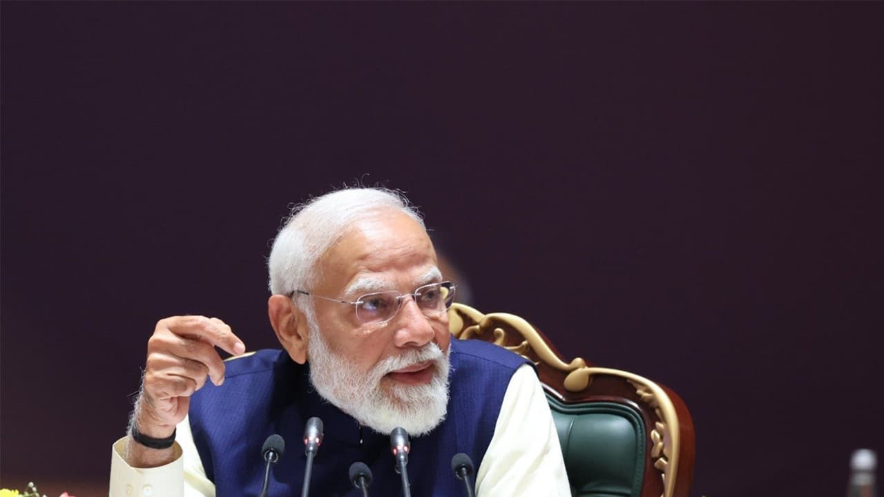 PM મોદીએ ઓમાન-કુવૈત નેતાઓ સાથે વાત કરી, પશ્ચિમ એશિયામાં ભારતીયોની સલામતી પર ભાર PM Modi speaks to Oman Kuwait leaders emphasizes safety of Indians in West Asia