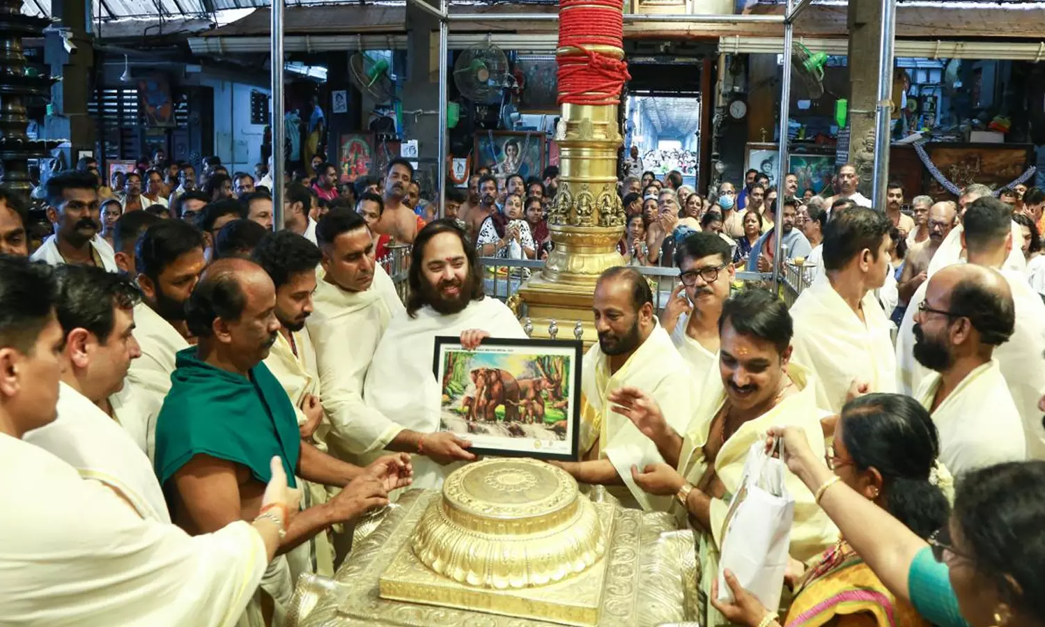 અનંત અંબાણીએ જન્મદિવસ પહેલા ૭ મંદિરો માટે ૧૮ કરોડ આપી સંરક્ષણ-જીર્ણોદ્ધાર કાર્ય શરૂ કર્યું Anant Ambani started conservation and renovation work by donating 18 crores for 7 temples before his birthday