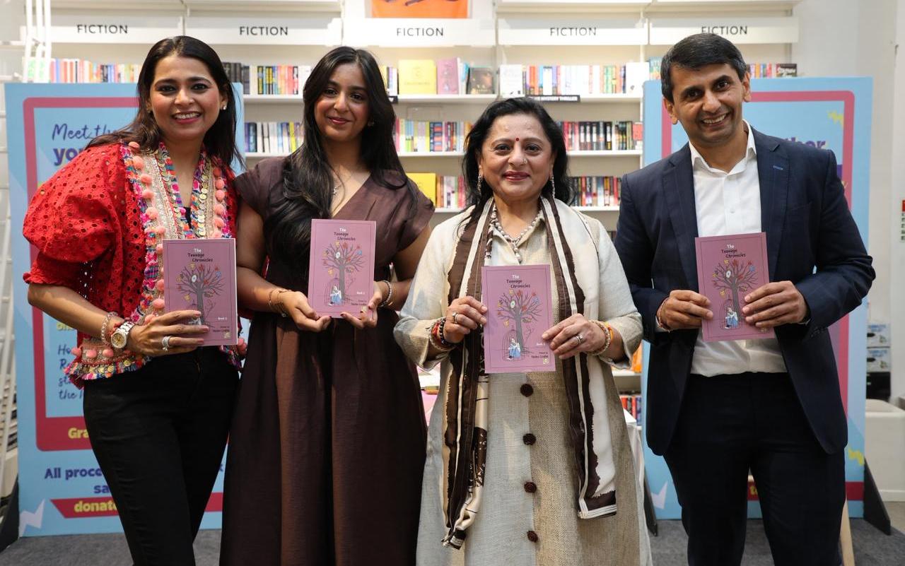 मुंबई में "द टीनेज क्रॉनिकल्स- बुक 2" लॉन्च पर बॉलीवुड सितारों संग युवा कवयित्री यशवी लोढ़ा की सराहना 1 GARVI GUJARAT 1 1