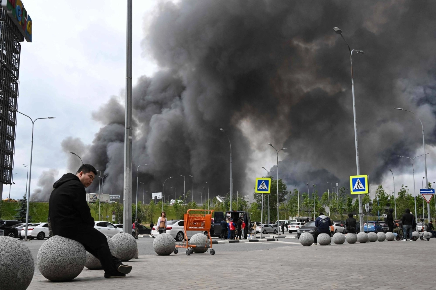 મોસ્કો પર યુક્રેનનો મોટો ડ્રોન હુમલો: એરપોર્ટ બંધ, રશિયાનો 180 ડ્રોન તોડી પાડવાનો દાવો Ukraines major drone attack on Moscow Airport closed Russia claims to have shot down 180 drones