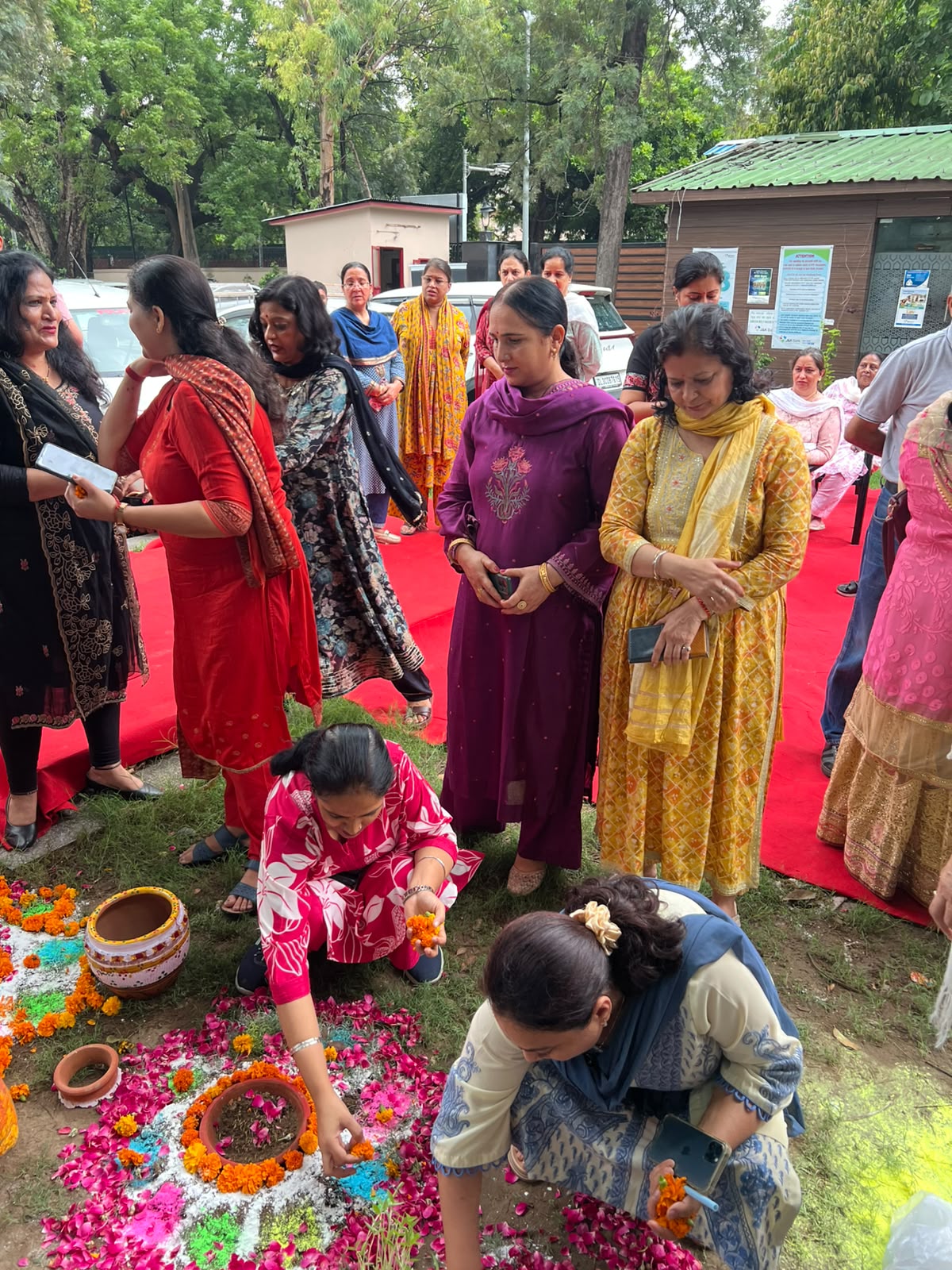 दिल्ली में डोगरा वेलफेयर एसोसिएशन ने विलुप्तप्राय लोकपर्व ‘रुट्ट राह्ढ़े’ का किया पुनर्जीवन GARVI GUJARAT 29