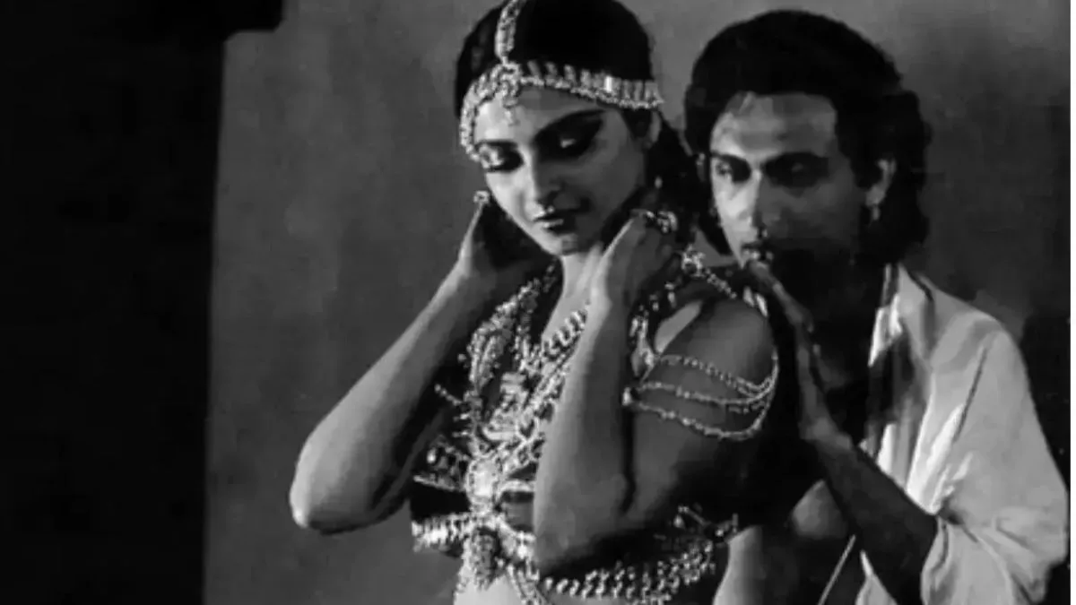 ‘ઉત્સવ’ના બોલ્ડ શૂટિંગમાં રેખાનો રહ્યો પ્રોફેશનલ અભિગમ, શેખર સુમને કર્યો ખુલાસો GARVI GUJARAT 32