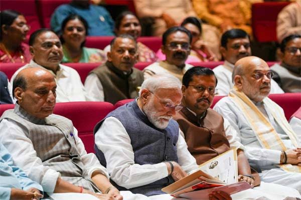 પેપર લીક કેસમાં ફાસ્ટ ટ્રેક કોર્ટનો નિર્ણય, દોષિતોને છોડાશે નહીં: વડાપ્રધાન મોદી GARVI GUJARAT 77
