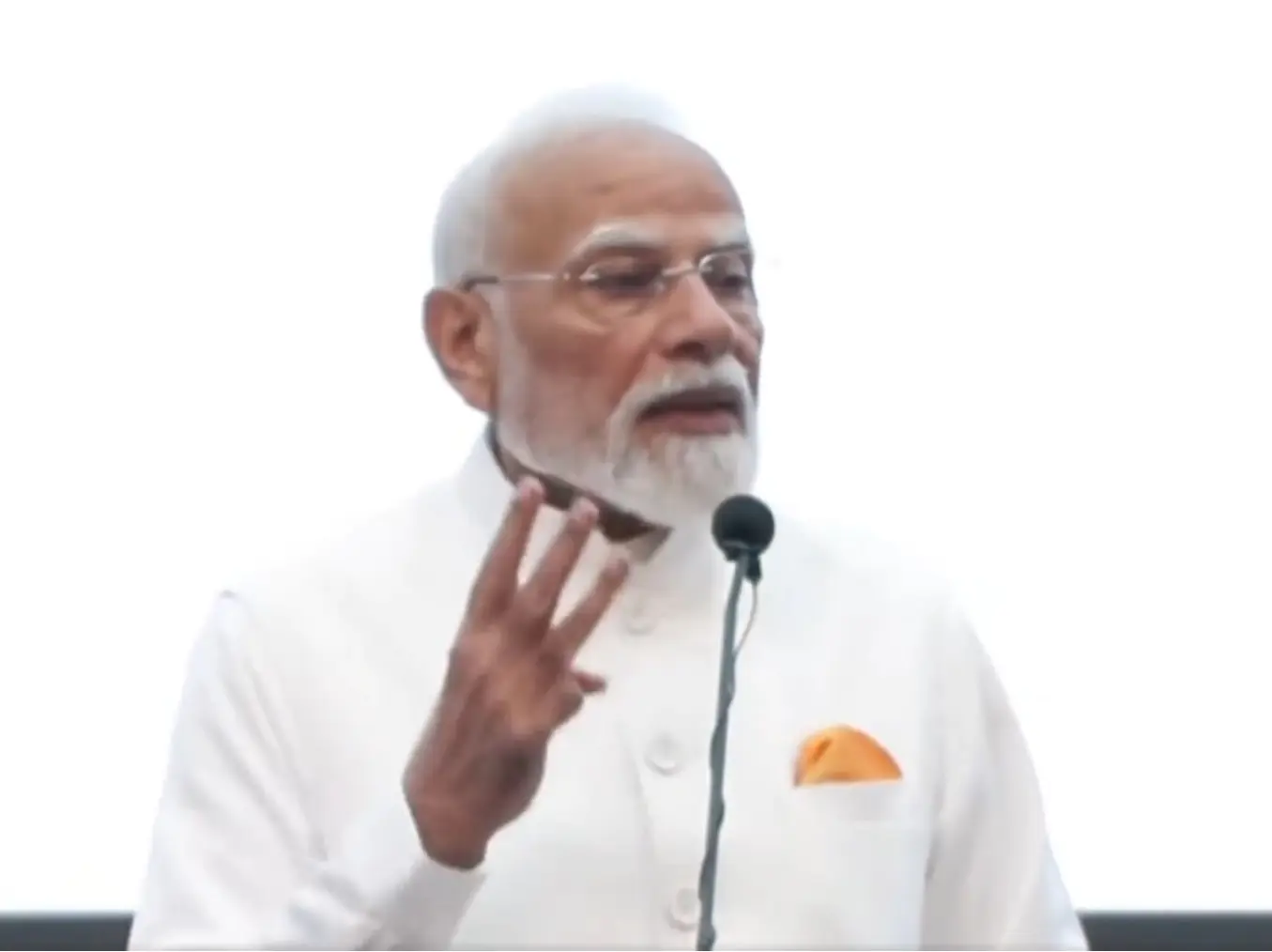 ઈન્ડોનેશિયાની સંસદમાં PM મોદીનું સંબોધન, કહ્યું- ભારતની નીતિ વિસ્તારવાદ નહીં, વિકાસવાદની PM Modi addresses Indonesias Parliament says Indias policy is based on development not