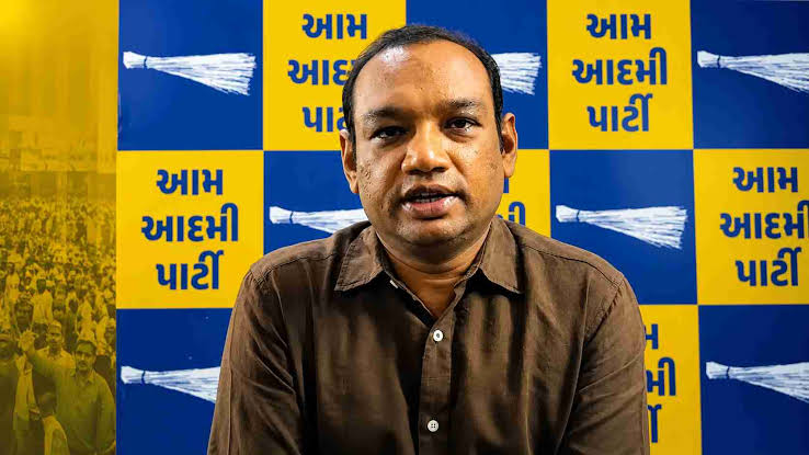 વરાછામાં દારૂના અડ્ડા પર AAPની રેડ: મનોજ સોરઠિયાનો સરકારને સવાલ, પોલીસ પર કાર્યવાહીનું આપ્યું અલ્ટિમેટમ GARVI GUJARAT 140