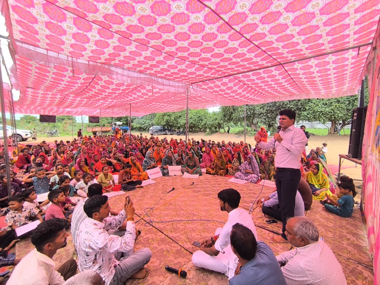ભેટાવાડામાં પ્રદૂષણ સામે આંદોલન: ઇસુદાન ગઢવીએ સરકાર સામે ઉઠાવ્યો સવાલ, ગ્રામજનોના હક માટે લડતનું એલાન NAVSARJAN SANSKRUTI 1