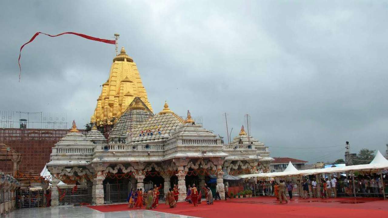 ભાદરવી પૂનમ પહેલા અંબાજી મંદિર ટ્રસ્ટનો મોટો નિર્ણય, શિખર પર હવે માત્ર 5 મીટરની ધજા GARVI GUJARAT 33