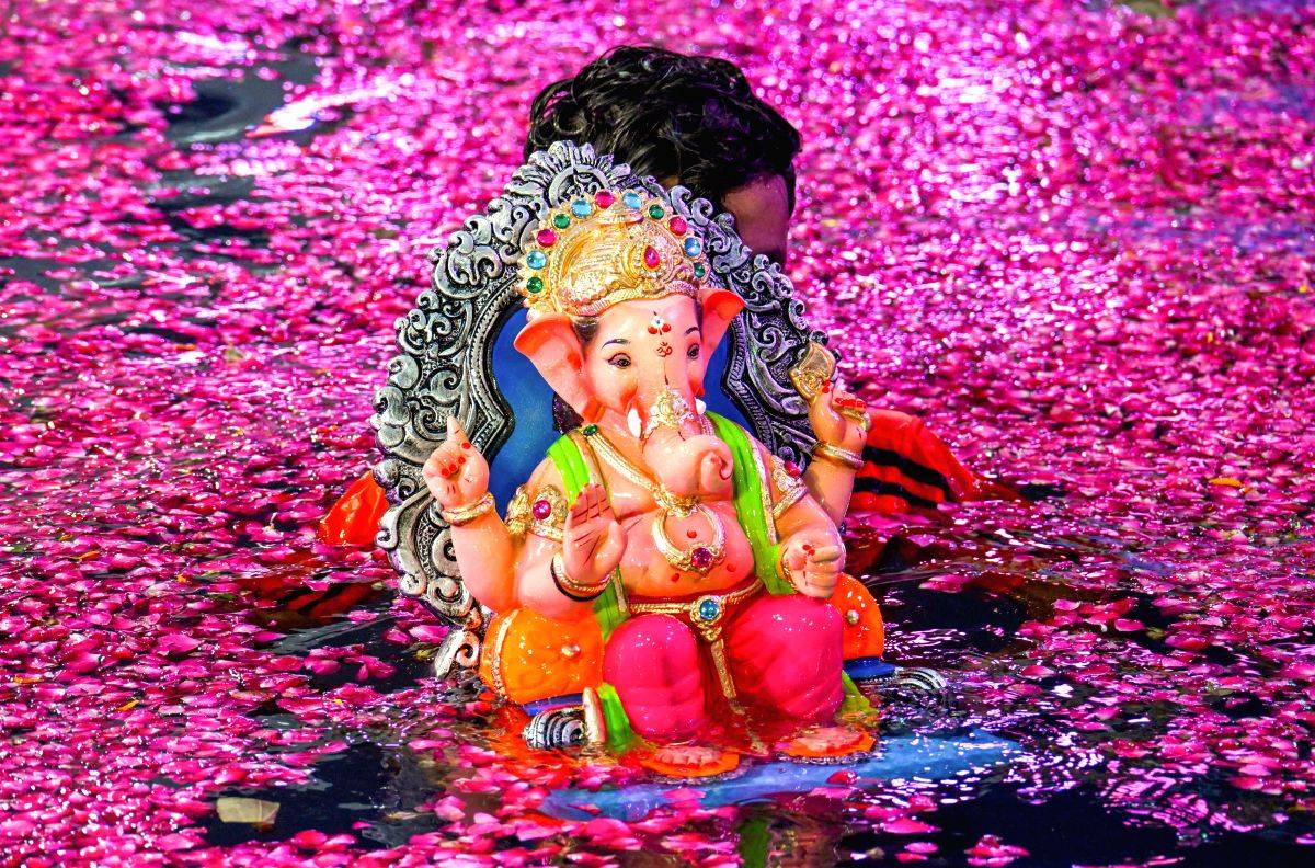 શ્રી ગણેશ વિસર્જનનું પૌરાણિક, આધ્યાત્મિક અને દાર્શનિક રહસ્ય: સાકારથી નિરાકારની યાત્રા GARVI GUJARAT 69